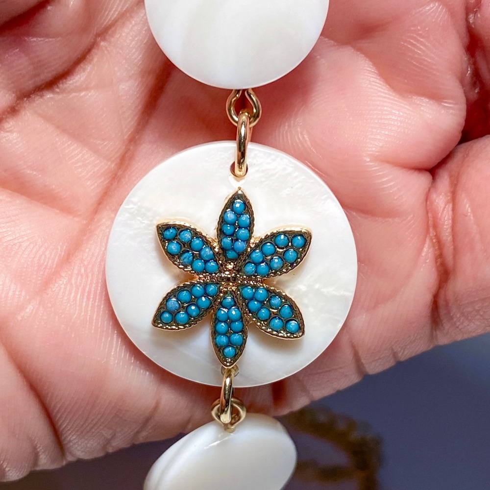 New Carolee $95 Mother of Pearl and Turquoise Flower Necklace, Tag Price $95 - Picture 13 of 16